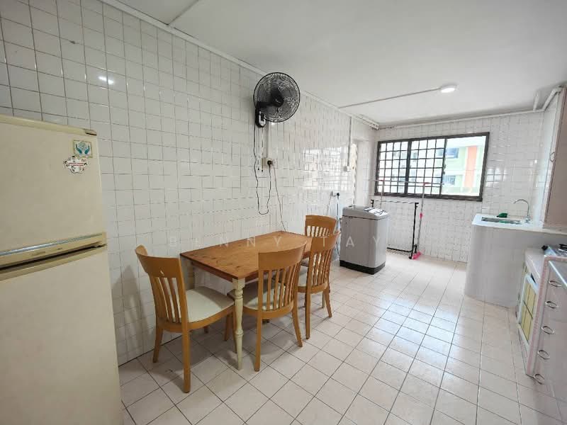 423 Bukit Batok West Avenue 2, 423 Bukit Batok West Avenue 2, 2 Bedrooms, 732 sqft, HDB Flat For Sale, by Benny Tay, 500207326 - PropertyGuru.com.sg