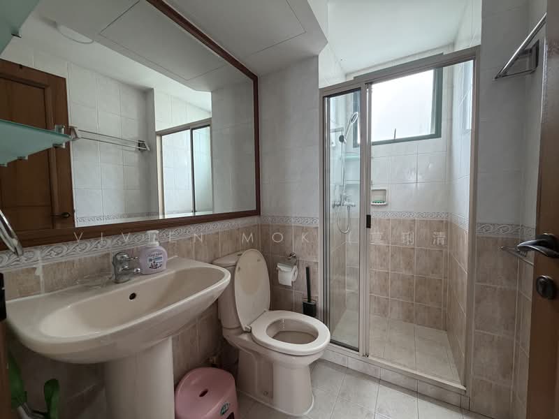 Palm Gardens, 2D Hong San Walk, 2 Bedrooms, 958 sqft, Condominium For Rent, by Vivien Mok (莫琍清), 500207355 - Bathroom - PropertyGuru.com.sg