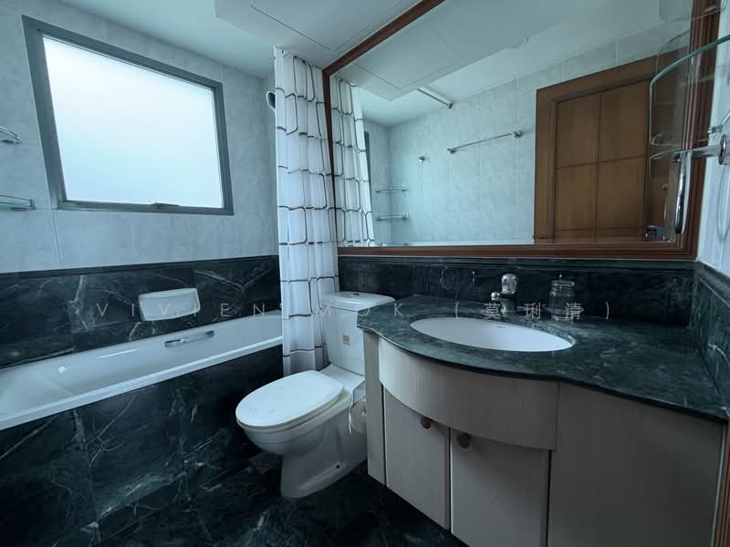 Palm Gardens, 2D Hong San Walk, 2 Bedrooms, 958 sqft, Condominium For Rent, by Vivien Mok (莫琍清), 500207355 - Bathroom - PropertyGuru.com.sg