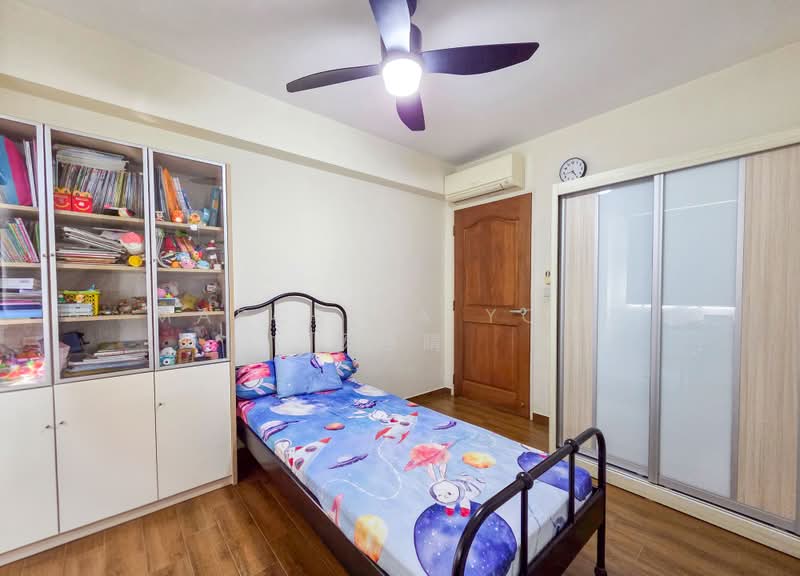 376A Hougang Street 32, 376A Hougang Street 32, 3 Bedrooms, 990 sqft, HDB Flat For Sale, by Marcella Yong 杨惠晴, 500207387 - Bedroom - PropertyGuru.com.sg