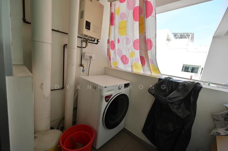 212B Punggol Walk, 212B Punggol Walk, 2 Bedrooms, 721 sqft, HDB Flat For Sale, by Dyann Thong, 500207396 - Balcony - PropertyGuru.com.sg