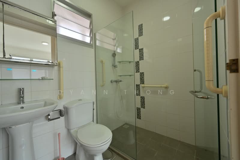 212B Punggol Walk, 212B Punggol Walk, 2 Bedrooms, 721 sqft, HDB Flat For Sale, by Dyann Thong, 500207396 - Bathroom - PropertyGuru.com.sg