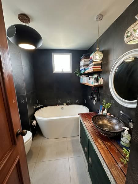 The Tropica, 61 Tampines Avenue 1, 4 Bedrooms, 1,518 sqft, Condominium For Sale, by Priti Khatwani, 500207402 - Bathroom - PropertyGuru.com.sg