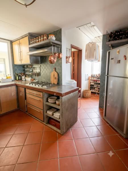 The Tropica, 61 Tampines Avenue 1, 4 Bedrooms, 1,518 sqft, Condominium For Sale, by Priti Khatwani, 500207402 - Kitchen - PropertyGuru.com.sg