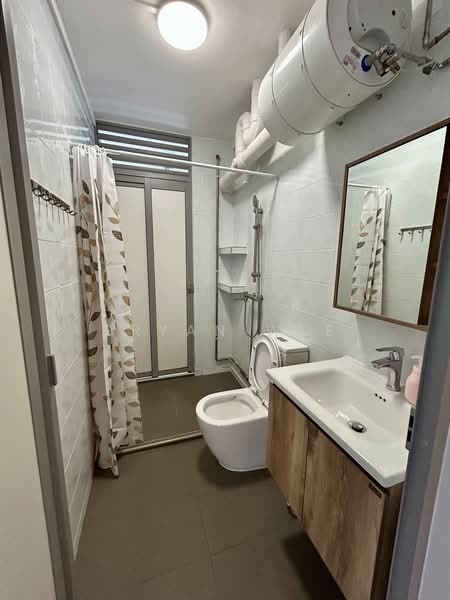 155 Gangsa Road, 155 Gangsa Road, 4 Bedrooms, 1,506 sqft, HDB Flat For Rent, by Bryan Wee, 500207409 - Common bath - PropertyGuru.com.sg