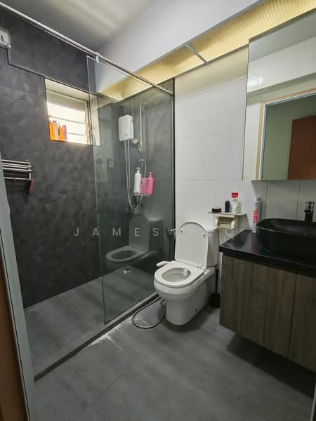 188C Bedok North Street 4, 188C Bedok North Street 4, 3 Bedrooms, 1,001 sqft, HDB Flat For Sale, by James Yeo, 500207412 - Bathroom - PropertyGuru.com.sg