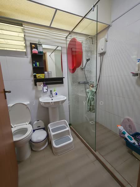 188C Bedok North Street 4, 188C Bedok North Street 4, 3 Bedrooms, 1,001 sqft, HDB Flat For Sale, by James Yeo, 500207412 - Bathroom - PropertyGuru.com.sg