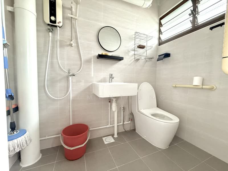 252 Choa Chu Kang Avenue 2, 252 Choa Chu Kang Avenue 2, 3 Bedrooms, 1,119 sqft, HDB Flat For Sale, by Clement Ang, 500207418 - Bathroom - PropertyGuru.com.sg