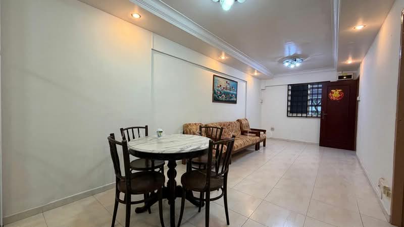 227 Bukit Batok Central, 227 Bukit Batok Central, 2 Bedrooms, 721 sqft, HDB Flat For Sale, by James Yeo, 500207421 - Living Room - PropertyGuru.com.sg