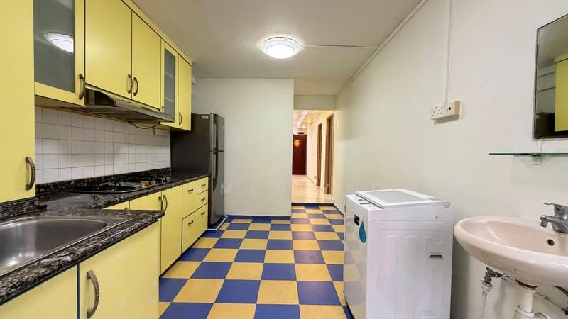 227 Bukit Batok Central, 227 Bukit Batok Central, 2 Bedrooms, 721 sqft, HDB Flat For Sale, by James Yeo, 500207421 - Kitchen - PropertyGuru.com.sg