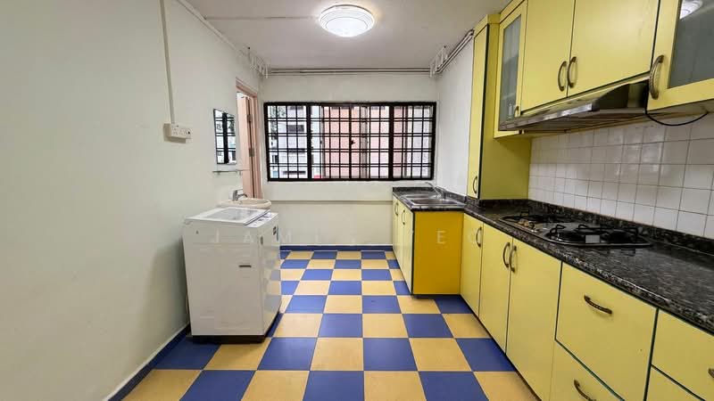227 Bukit Batok Central, 227 Bukit Batok Central, 2 Bedrooms, 721 sqft, HDB Flat For Sale, by James Yeo, 500207421 - Kitchen - PropertyGuru.com.sg