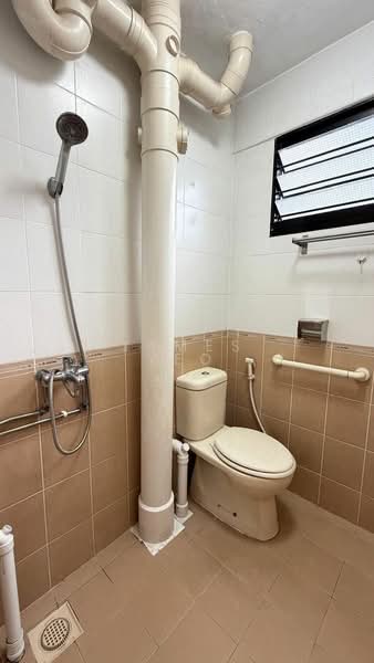 227 Bukit Batok Central, 227 Bukit Batok Central, 2 Bedrooms, 721 sqft, HDB Flat For Sale, by James Yeo, 500207421 - Bathroom - PropertyGuru.com.sg