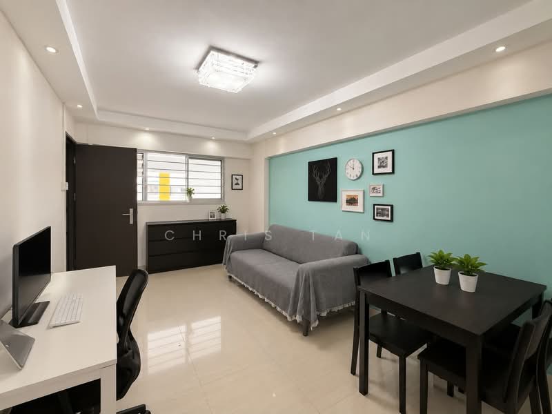 861 Yishun Avenue 4, 861 Yishun Avenue 4, 2 Bedrooms, 796 sqft, HDB Flat For Sale, by Chris Tan, 500207422 - Living Room - PropertyGuru.com.sg
