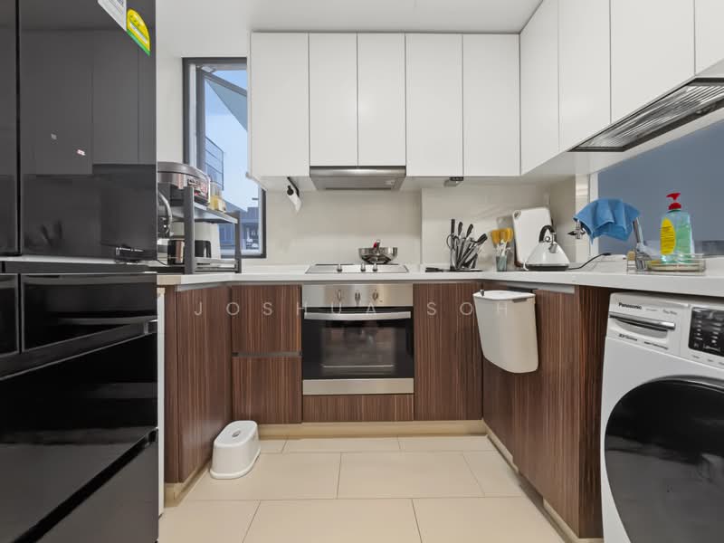 La Fiesta, 66 Sengkang Square, 2 Bedrooms, 753 sqft, Condominium For Sale, by Joshua Soh, 500207429 - Kitchen - PropertyGuru.com.sg
