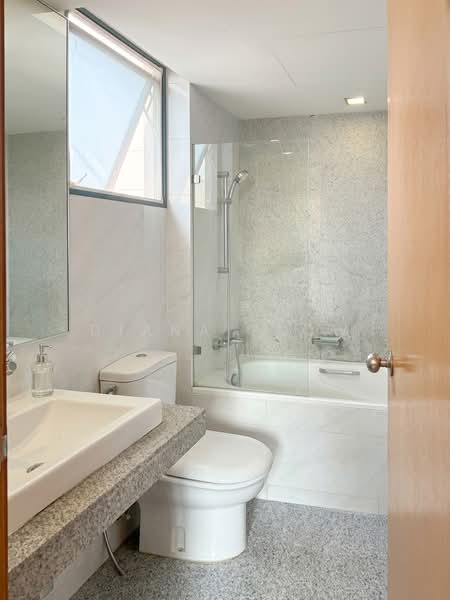 Blue Horizon, 29 West Coast Crescent, 2 Bedrooms, 968 sqft, Condominium For Rent, by Diana Teow, 500207439 - Master Bathroom - PropertyGuru.com.sg
