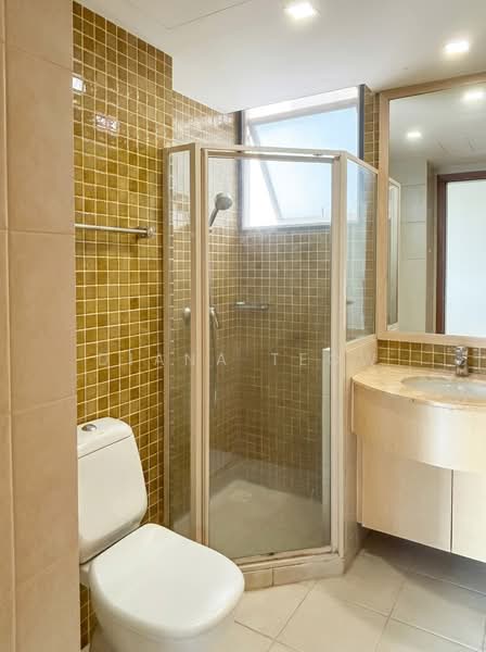 Blue Horizon, 29 West Coast Crescent, 2 Bedrooms, 968 sqft, Condominium For Rent, by Diana Teow, 500207439 - Common Bathroom - PropertyGuru.com.sg