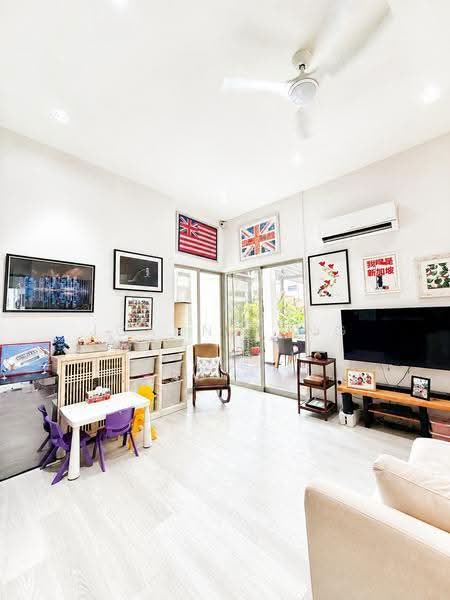 East Coast Residences, 412 Upper East Coast Road, Bedok / Upper East Coast, 3 Bedrooms, 1,302 sqft, Condominium For Sale, by Joanne Ang, 500207443 - Living Room - PropertyGuru.com.sg