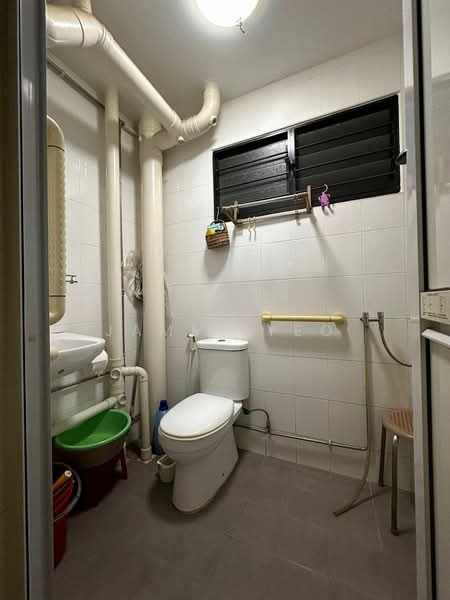 131 Bishan Street 12, 131 Bishan Street 12, 3 Bedrooms, 1,130 sqft, HDB Flat For Sale, by James Yeo, 500207448 - Bathroom - PropertyGuru.com.sg