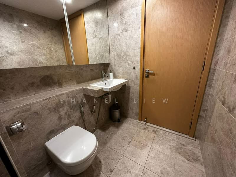 One Shenton, 1 Shenton Way, 1 Bedroom, 1,001 sqft, Condominium For Sale, by Shanel Liew, 500207456 - Bathroom - PropertyGuru.com.sg