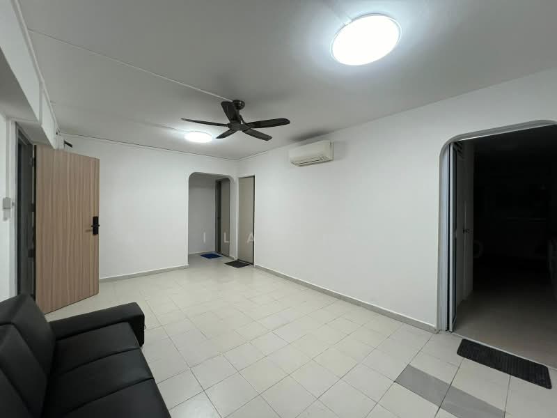 207 Petir Road, 207 Petir Road, 3 Bedrooms, 905 sqft, HDB Flat For Sale, by Sheila Chung, 500207474 - Living Room - PropertyGuru.com.sg