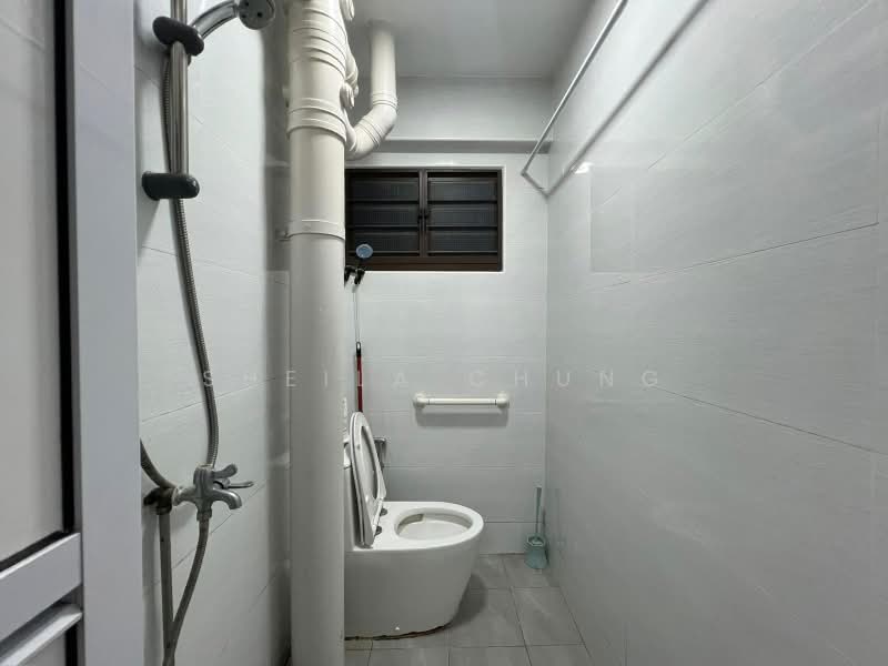 207 Petir Road, 207 Petir Road, 3 Bedrooms, 905 sqft, HDB Flat For Sale, by Sheila Chung, 500207474 - Bathroom - PropertyGuru.com.sg
