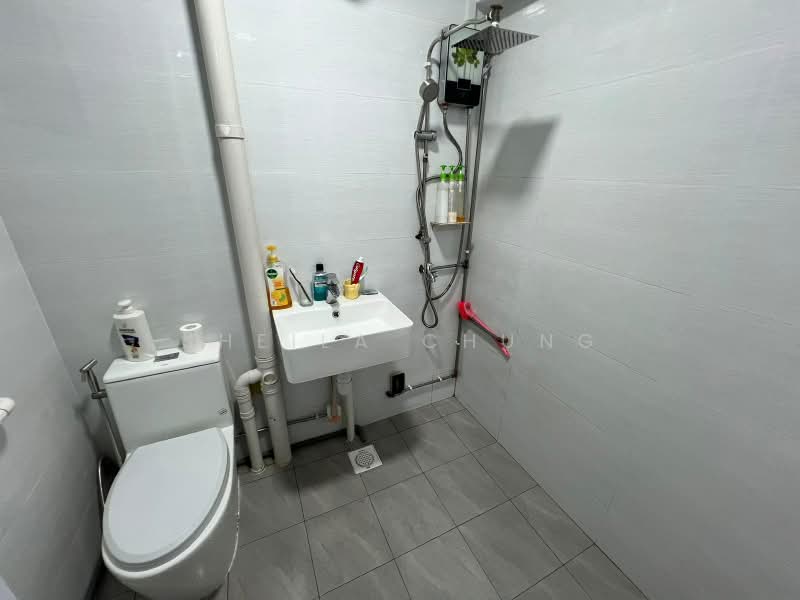 207 Petir Road, 207 Petir Road, 3 Bedrooms, 905 sqft, HDB Flat For Sale, by Sheila Chung, 500207474 - Bathroom - PropertyGuru.com.sg