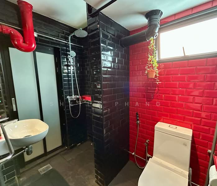 157 Lorong 1 Toa Payoh, 157 Lorong 1 Toa Payoh, 2 Bedrooms, 828 sqft, HDB Flat For Sale, by Sheila Phang, 500207494 - Bathroom - PropertyGuru.com.sg
