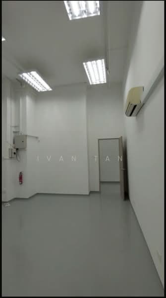 Midview Building, 50 Bukit Batok Street 23, 300 sqft, Light Industrial (B1) For Rent, by Ivan Tan, 500207500 - Interior - CommercialGuru.com.sg