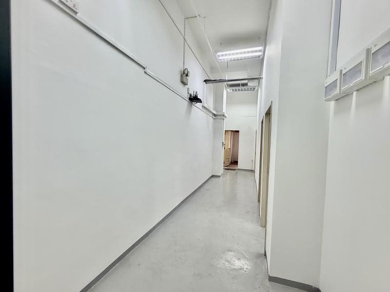Midview Building, 50 Bukit Batok Street 23, Dairy Farm / Bukit Panjang / Choa Chu Kang, 300 sqft, Light Industrial (B1) For Rent, by Ivan Tan, 500207500 - Corridor - CommercialGuru.com.sg