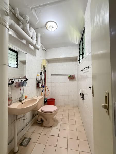 751 Woodlands Circle, 751 Woodlands Circle, 3 Bedrooms, 1,098 sqft, HDB Flat For Sale, by Roland Tai, 500207518 - Bathroom - PropertyGuru.com.sg