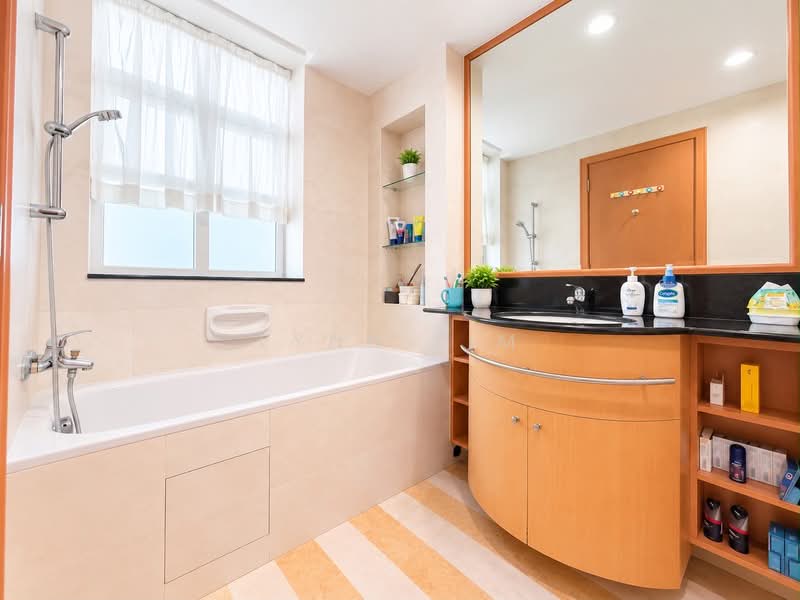 Summerhill, 50 Hume Avenue, 4 Bedrooms, 1,604 sqft, Condominium For Sale, by Lynn Lim, 500207522 - Bathroom - PropertyGuru.com.sg