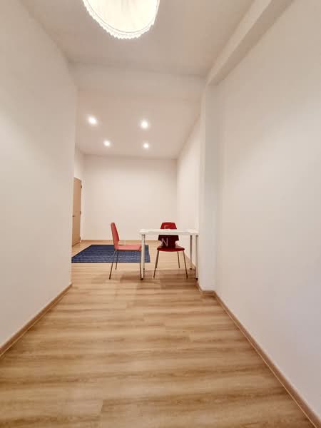 Tiong Bahru Estate, 12 Eng Hoon Street, 2 Bedrooms, 850 sqft, Shophouse For Rent, by Kimberly Tang, 500207531 - Corridor - PropertyGuru.com.sg