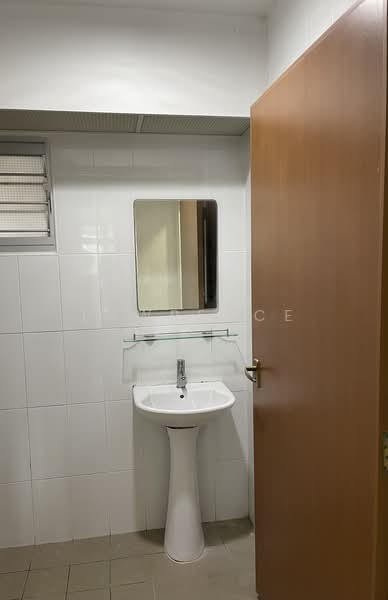 332A Anchorvale Link, 332A Anchorvale Link, 3 Bedrooms, 1,080 sqft, HDB Flat For Rent, by Lawrence Goh, 500207541 - Common Toilet Layout 1 Of 2. - PropertyGuru.com.sg