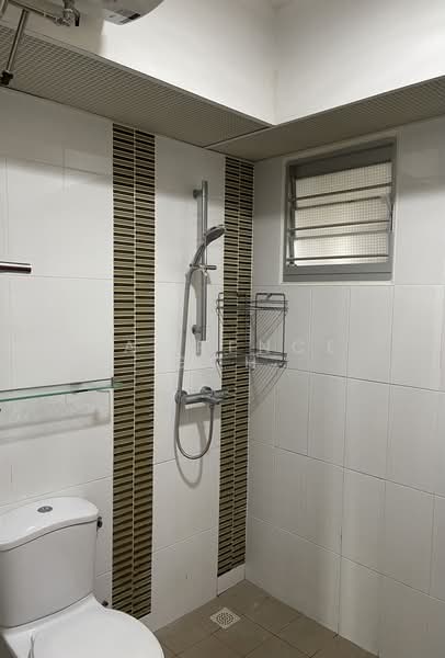 332A Anchorvale Link, 332A Anchorvale Link, 3 Bedrooms, 1,080 sqft, HDB Flat For Rent, by Lawrence Goh, 500207541 - Common Toilet Layout 2 Of 2. - PropertyGuru.com.sg