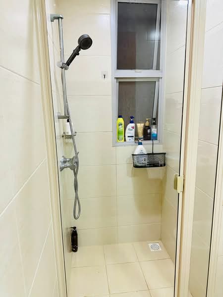 The Lakeshore, 31 Jurong West Street 41, Room Rental, 124 sqft, Condominium For Rent, by Bryan Teh, 500207544 - Bathroom - PropertyGuru.com.sg