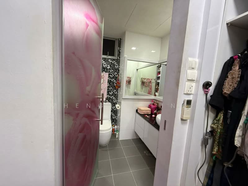 UE Square, 205 River Valley Road, 1 Bedroom, 990 sqft, Apartment For Sale, by Zhenglin Ling, 500207547 - Bathroom - PropertyGuru.com.sg