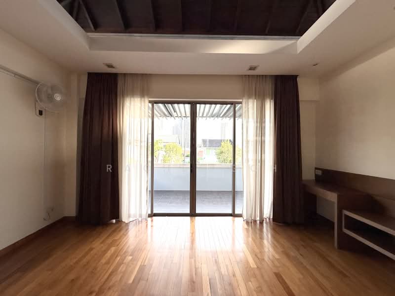 Beautifully Renovated Semi-Detached home in Lucky Heights, , 4 Bedrooms, 3,800 sqft, Semi-Detached House For Rent, by Rachel Goh, 500207555 - Junior Master - PropertyGuru.com.sg