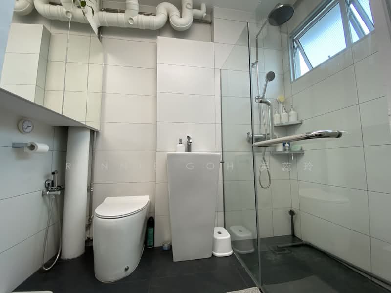 425 Pasir Ris Drive 6, 425 Pasir Ris Drive 6, 3 Bedrooms, 1,108 sqft, HDB Flat For Rent, by Rennie Goh 吴蕊玲, 500207574 - Bathroom - PropertyGuru.com.sg