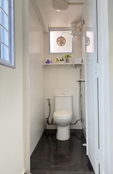 538 Upper Cross Street, 538 Upper Cross Street, 2 Bedrooms, 732 sqft, HDB Flat For Sale, by Kai Chen, 500207588 - Toilet - PropertyGuru.com.sg
