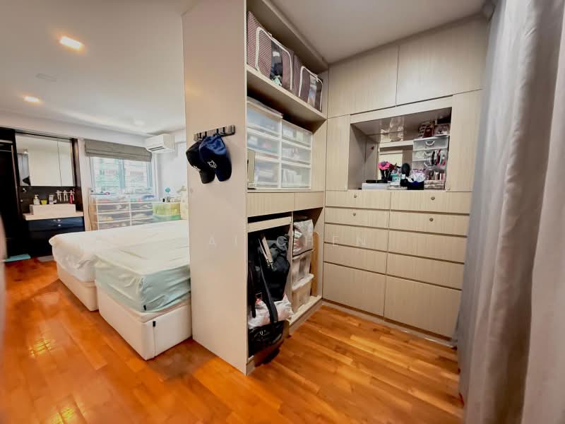 538 Upper Cross Street, 538 Upper Cross Street, 2 Bedrooms, 732 sqft, HDB Flat For Sale, by Kai Chen, 500207588 - Walk-in wardrobe - PropertyGuru.com.sg