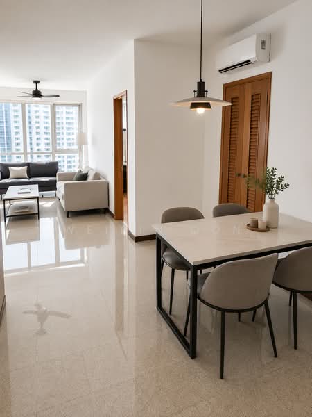 Queens, 16 Stirling Road, 2 Bedrooms, 915 sqft, Condominium For Rent, by WeiPin Oon, 500207589 - Living Room - PropertyGuru.com.sg