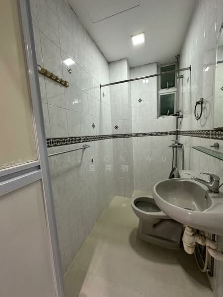 Tembeling Mansions, 230 Tembeling Road, 2 Bedrooms, 840 sqft, Apartment For Sale, by Wilson Wu 巫海强, 500207602 - Bathroom - PropertyGuru.com.sg