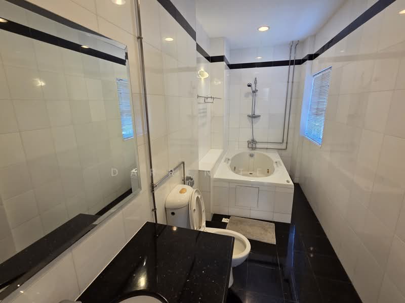 ๐ Best of the East @ Goodman Estate ๐, , 5 Bedrooms, 7,500 sqft, Bungalow House For Rent, by Darren Teo, 500207603 - Bathroom - PropertyGuru.com.sg