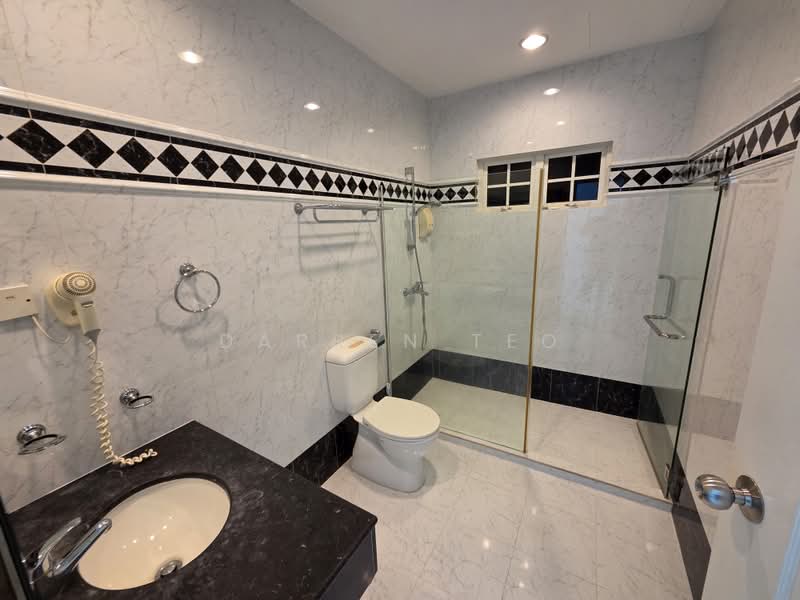 ๐ Best of the East @ Goodman Estate ๐, , 5 Bedrooms, 7,500 sqft, Bungalow House For Rent, by Darren Teo, 500207603 - Bathroom - PropertyGuru.com.sg