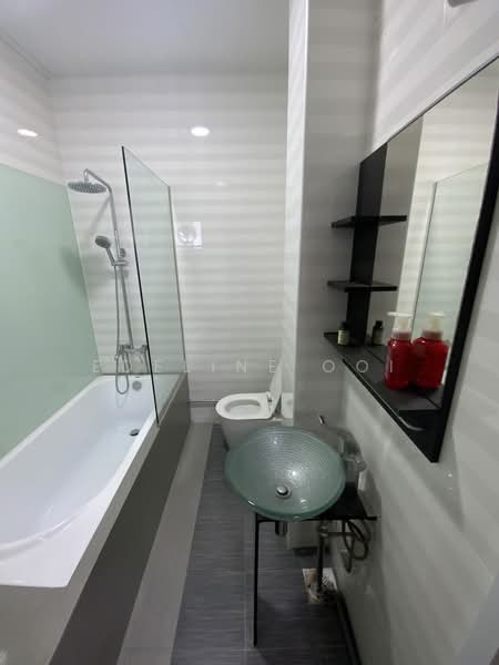 336 Jurong East Avenue 1, 336 Jurong East Avenue 1, 3 Bedrooms, 1,604 sqft, HDB Flat For Sale, by Edeline Ooi, 500207604 - Bathroom - PropertyGuru.com.sg
