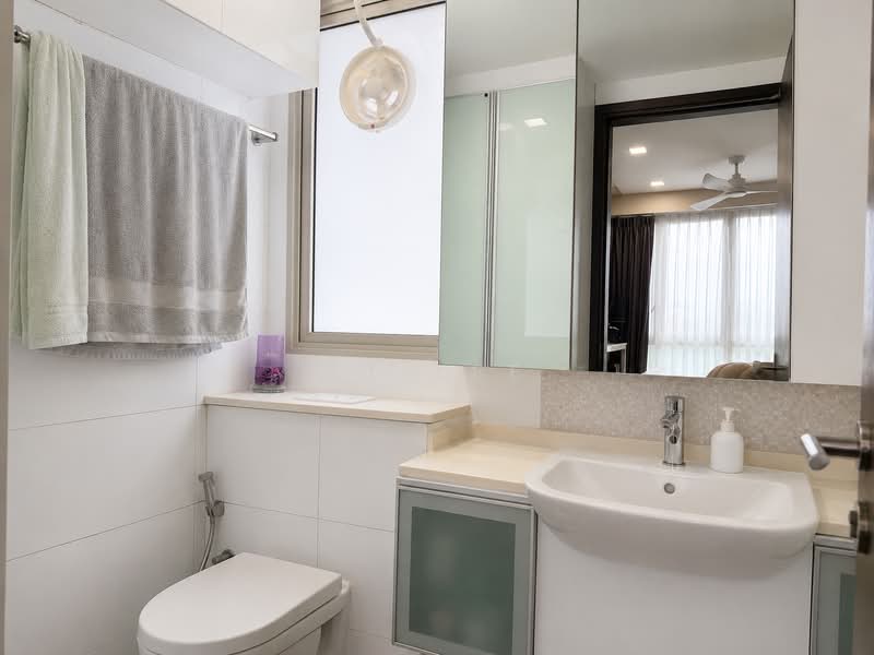 Heron Bay, Upper Serangoon View, 4 Bedrooms, 1,389 sqft, Executive Condominium For Sale, by ZT Lee, 500207617 - Bathroom - PropertyGuru.com.sg