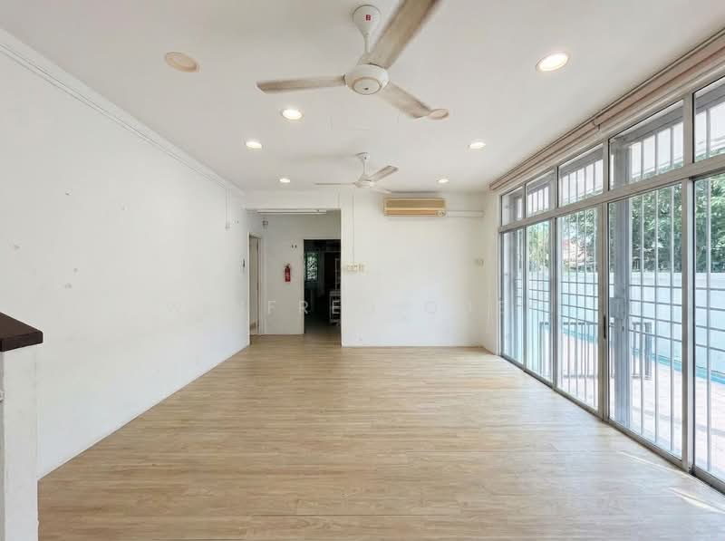Kembangan Villas, Lengkong Tiga, 6 Bedrooms, 4,385 sqft, Semi-Detached House For Sale, by Winfred Quek, 500207631 - Living Room - PropertyGuru.com.sg