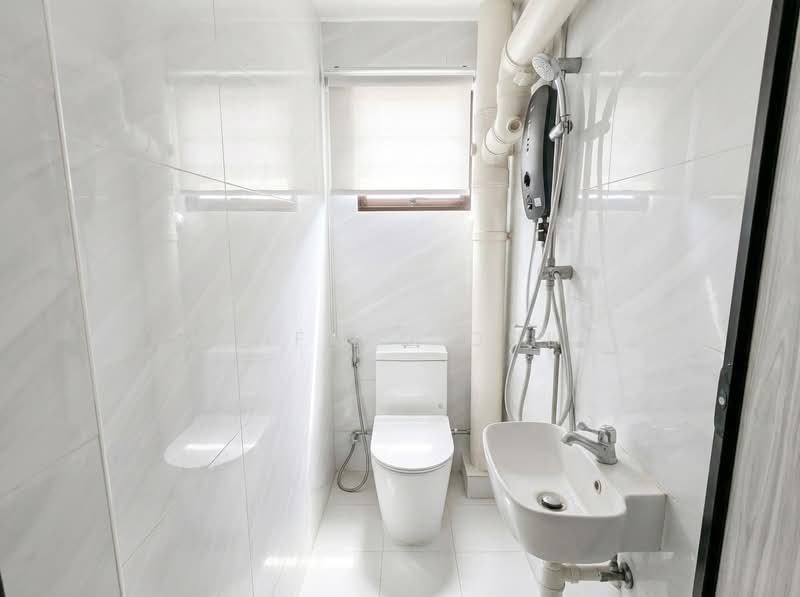 38 Circuit Road, 38 Circuit Road, 2 Bedrooms, 630 sqft, HDB Flat For Sale, by Winfred Quek, 500207636 - Bathroom - PropertyGuru.com.sg