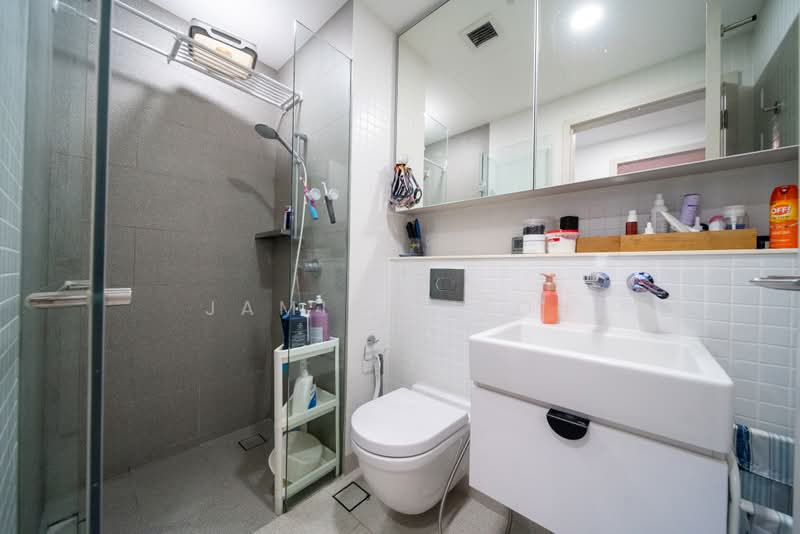 Jui Residences, 1177 Serangoon Road, 3 Bedrooms, 893 sqft, Condominium For Sale, by Jamie Sitoh, 500207638 - Common Bathroom - PropertyGuru.com.sg