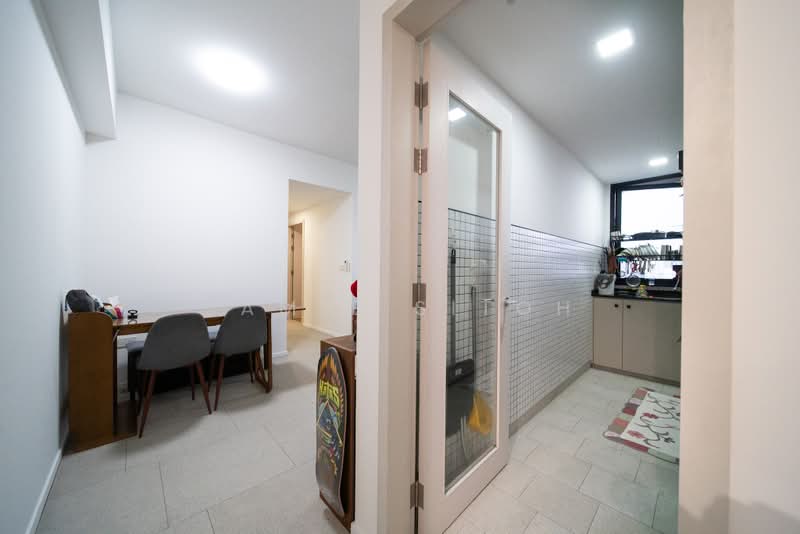 Jui Residences, 1177 Serangoon Road, 3 Bedrooms, 893 sqft, Condominium For Sale, by Jamie Sitoh, 500207638 - Entrance to Dining Room & Kitchen - PropertyGuru.com.sg